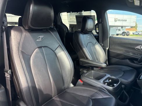 New 2026 Chrysler Pacifica Select w/ S Appearance Package image 12