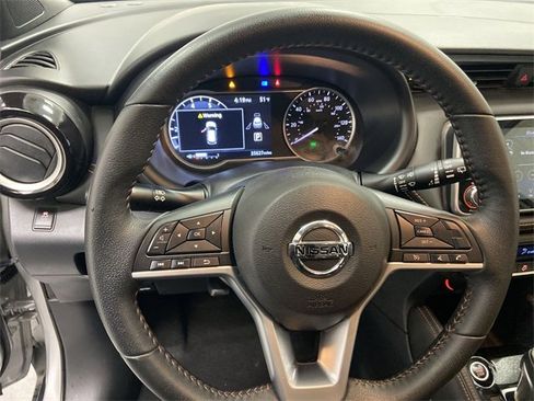 Used 2019 Nissan Kicks SR image 23