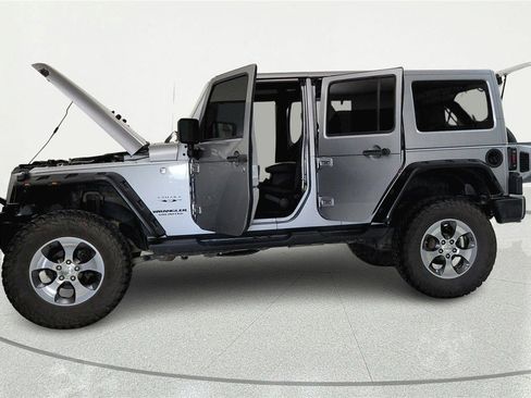 Used 2017 Jeep Wrangler Unlimited Sahara w/ Trailer Tow Group AWD/4WD image 6