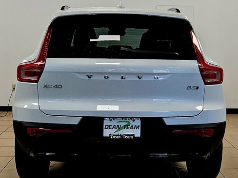 New 2026 Volvo XC40 B5 Ultra w/ Climate Package image 9