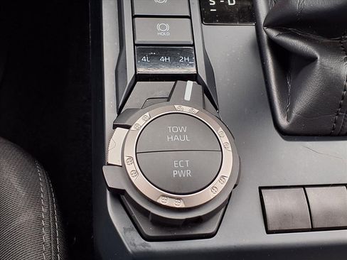 Certified 2025 Toyota Tacoma SR5 image 12