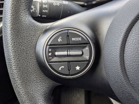 Certified 2025 Kia Soul LX w/ LX Technology Package FWD image 25