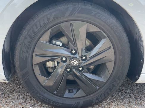 Used 2022 Hyundai Elantra SEL w/ Cargo Package FWD image 12