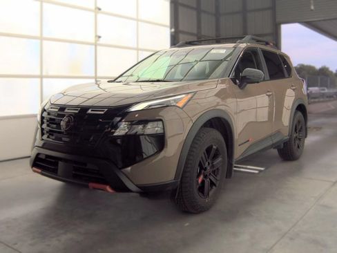 Certified 2025 Nissan Rogue SV AWD/4WD image 2