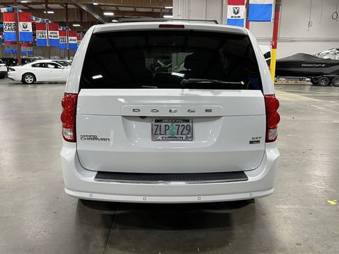 Used 2016 Dodge Grand Caravan SXT w/ Rear Park Assist Package image 4