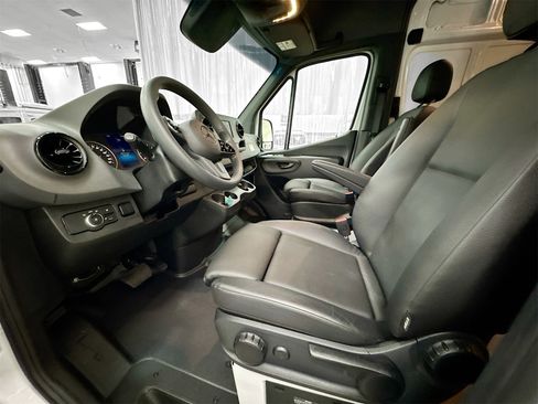 Used 2023 Mercedes-Benz Sprinter 2500 image 20
