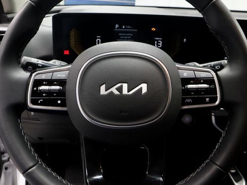 Used 2025 Kia Sorento S image 33