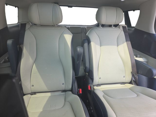 Used 2025 Kia Carnival SX Prestige FWD image 42
