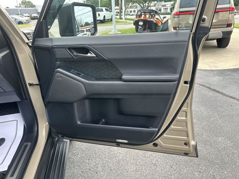 Used 2025 Lexus GX 550 AWD/4WD image 9
