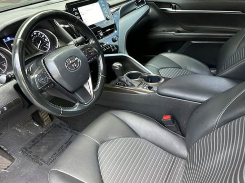 Used 2022 Toyota Camry SE image 11