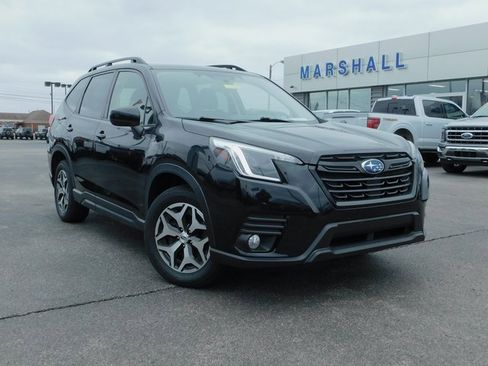 Used 2023 Subaru Forester Premium image 2
