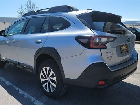 Used 2025 Subaru Outback Premium image 8