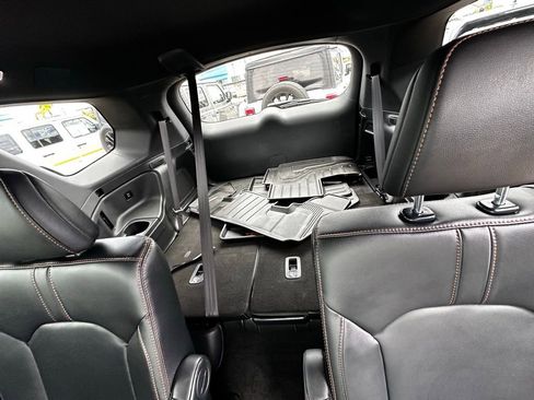 Used 2025 Honda Pilot TrailSport image 23