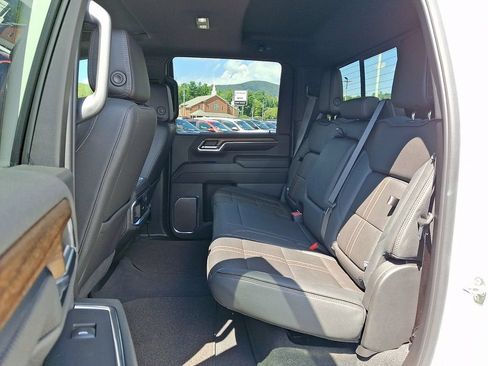 Used 2024 Chevrolet Silverado 2500 High Country w/ Technology Package AWD/4WD image 10
