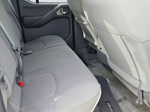 Used 2018 Nissan Frontier SV image 18