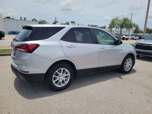 Used 2022 Chevrolet Equinox LS w/ LS Convenience Package FWD image 4