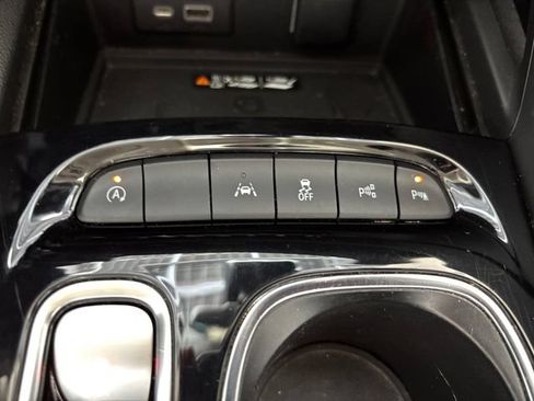 Used 2022 Buick Envision Avenir w/ Technology Package II FWD image 34