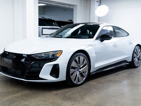 Used 2022 Audi e-tron GT Prestige w/ Prestige Package image 3