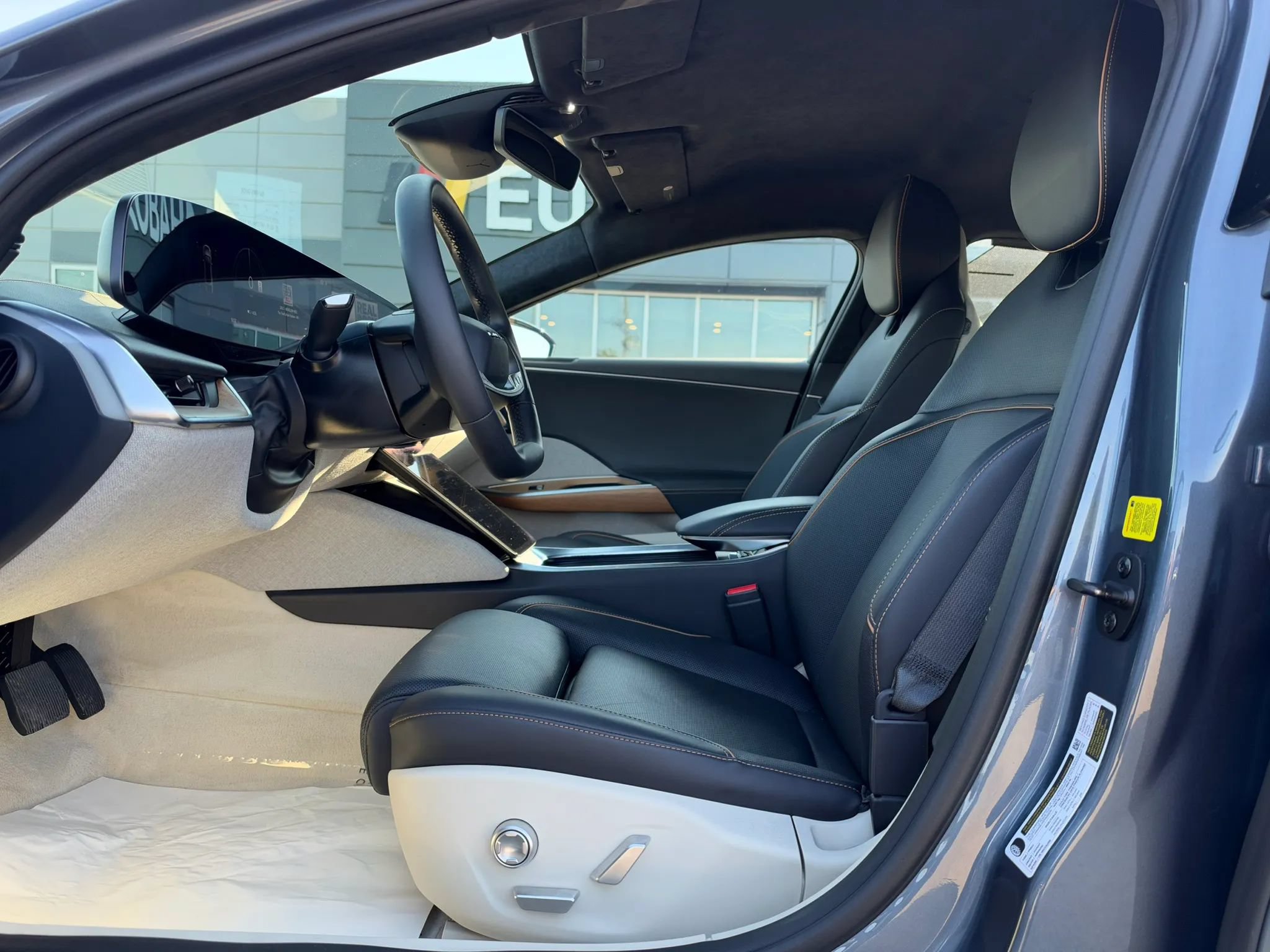 Used 2025 Lucid Air Pure RWD image 7