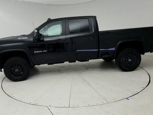 Used 2025 Chevrolet Silverado 2500 ZR2 w/ Technology Package AWD/4WD image 5