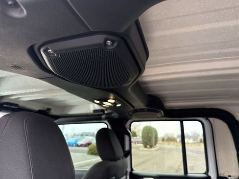 Used 2020 Jeep Gladiator Rubicon AWD/4WD image 18