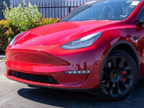 Used 2021 Tesla Model Y Long Range image 14