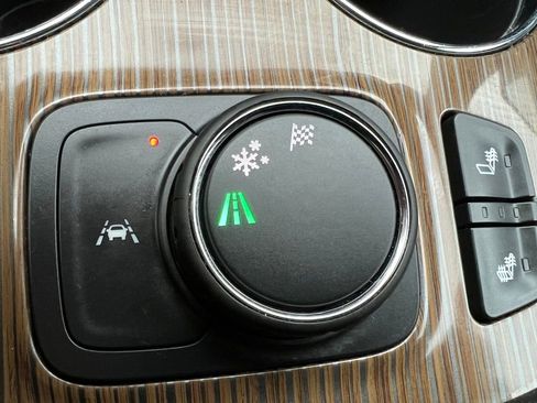 Used 2023 GMC Acadia SLE w/ Driver Convenience Package image 42