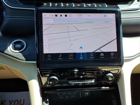 Used 2023 Jeep Grand Cherokee Limited image 22