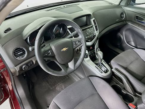 Used 2015 Chevrolet Cruze LT image 2