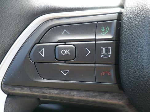 Used 2024 Jeep Grand Cherokee L Limited w/ Black Appearance Package image 22