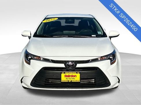 Used 2025 Toyota Corolla LE image 2