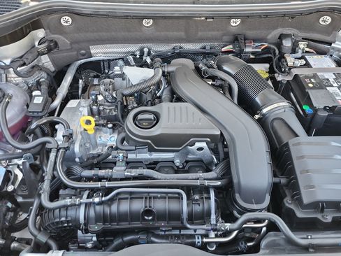 New 2025 Volkswagen Taos SE image 25