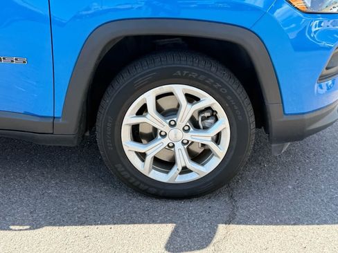 Used 2024 Jeep Compass Latitude AWD/4WD image 8