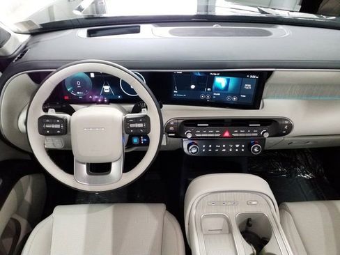 Used 2026 Hyundai Palisade Calligraphy image 3