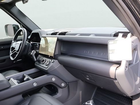 New 2026 Land Rover Defender 110 X-Dynamic SE AWD/4WD image 9