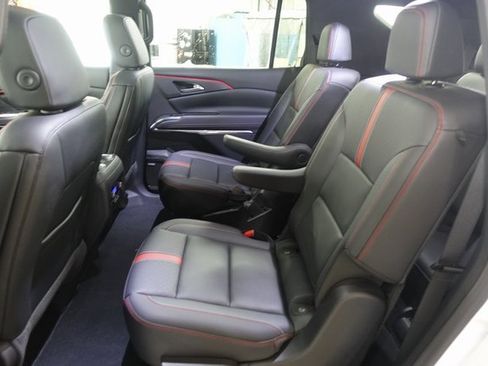 Used 2024 Chevrolet Traverse RS image 20