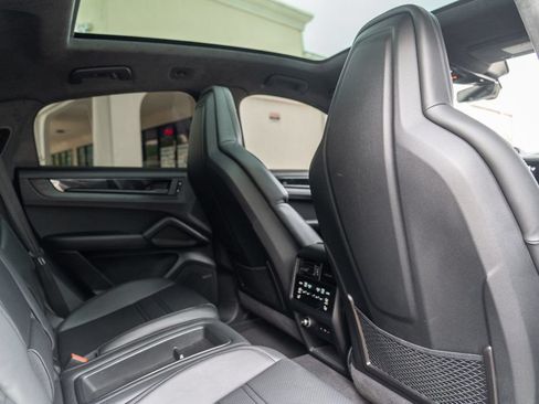 Used 2025 Porsche Cayenne GTS AWD/4WD image 24
