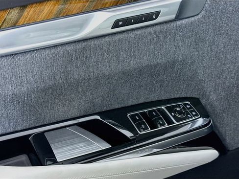 Used 2026 Cadillac Escalade ESV Platinum Sport w/ LPO, Floor Liner Package AWD/4WD image 18