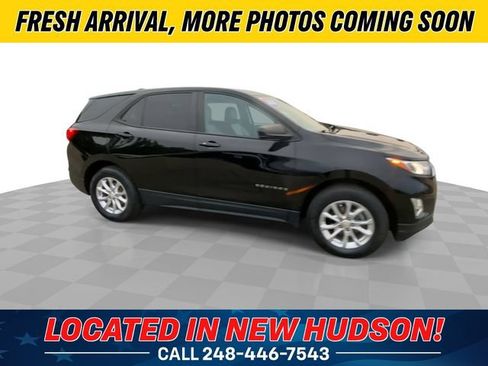 Used 2020 Chevrolet Equinox LS w/ LS Convenience Package AWD/4WD image 3