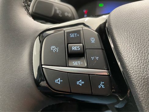 Used 2025 Ford Escape SE image 24