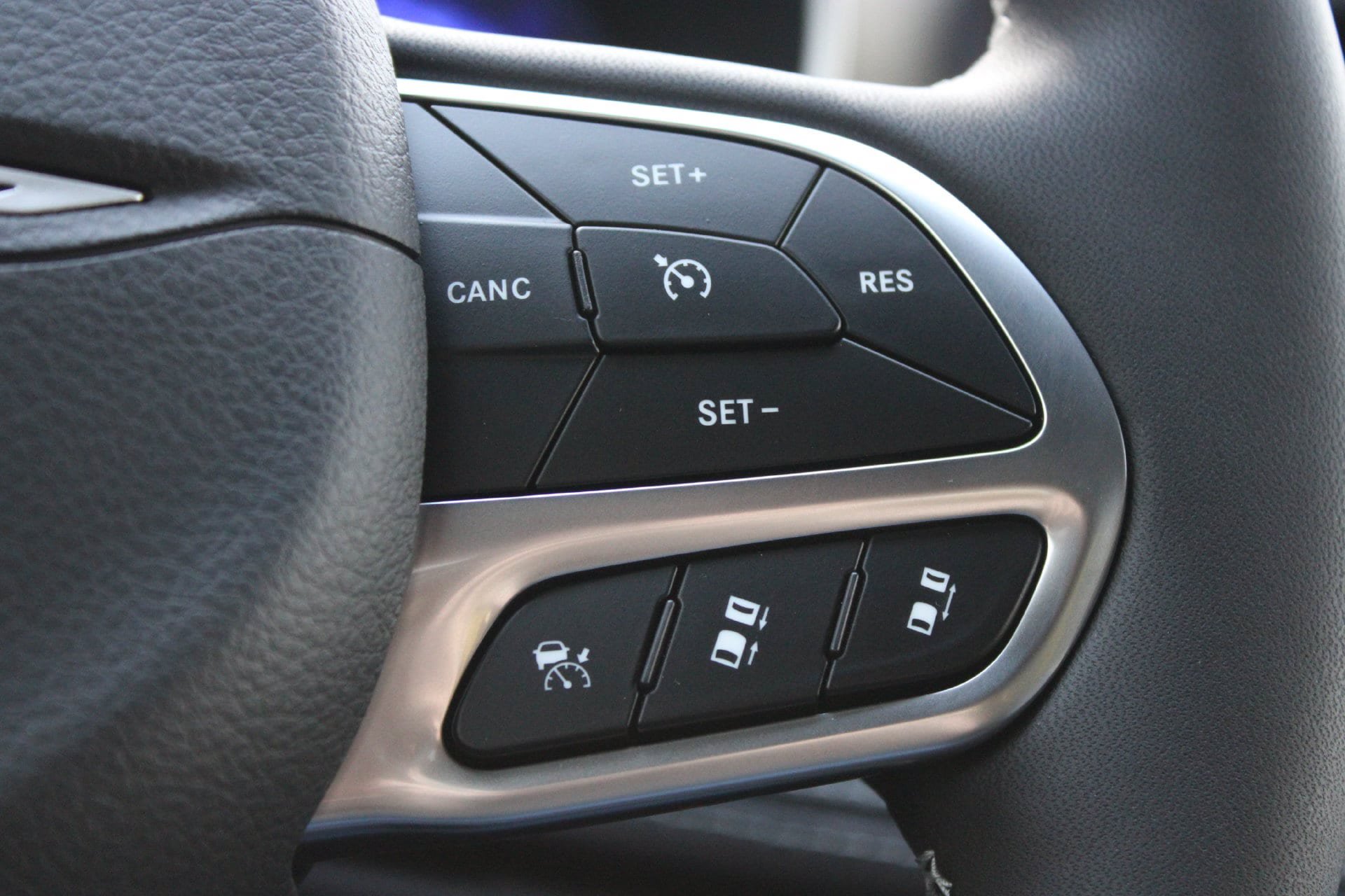 New 2027 Chrysler Pacifica Select FWD image 32