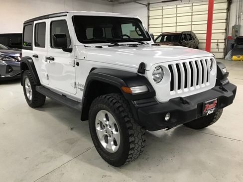 Used 2019 Jeep Wrangler Unlimited Sport S image 3