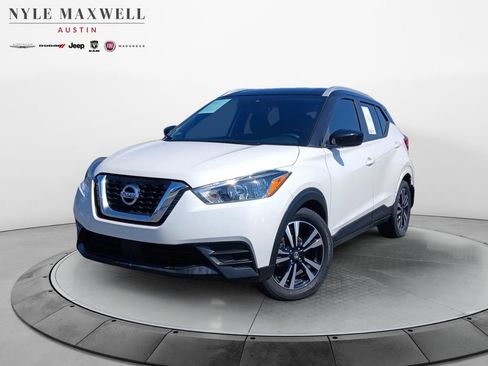 Used 2020 Nissan Kicks SV FWD image 1