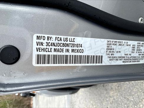 Used 2022 Jeep Compass Limited w/ Sun and Sound Group image 11