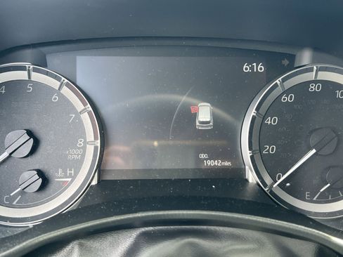 Used 2023 Toyota Highlander XLE FWD image 15