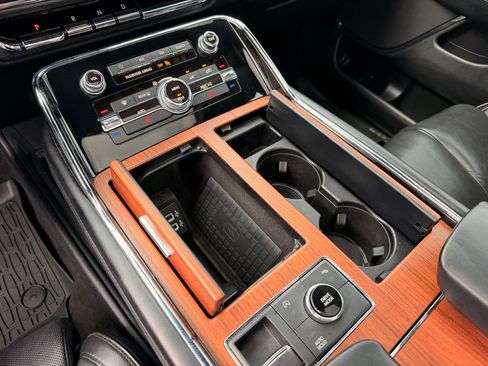 Used 2019 Lincoln Navigator Select RWD image 19
