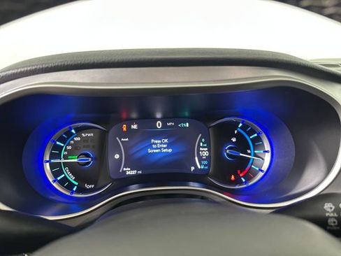 Used 2023 Chrysler Pacifica Touring-L w/ Uconnect Theater Family Group image 17