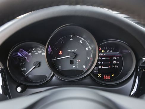 New 2026 Porsche Macan Turbo image 18