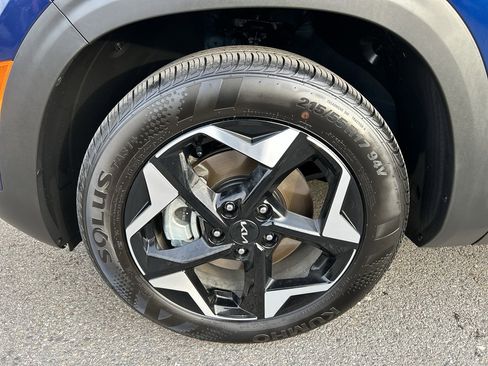 Certified 2025 Kia Seltos EX w/ EX Sunroof Package image 10