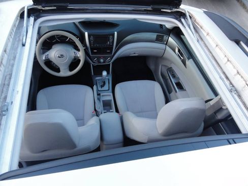 Used 2013 Subaru Forester 2.5X Premium w/ All-Weather Plus Pkg AWD/4WD image 5